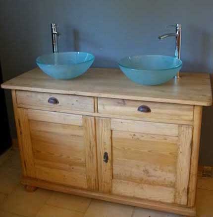 Buffet, 1920, transformé en meuble de salle de bain par nos soins, finition vernie aspect ciré